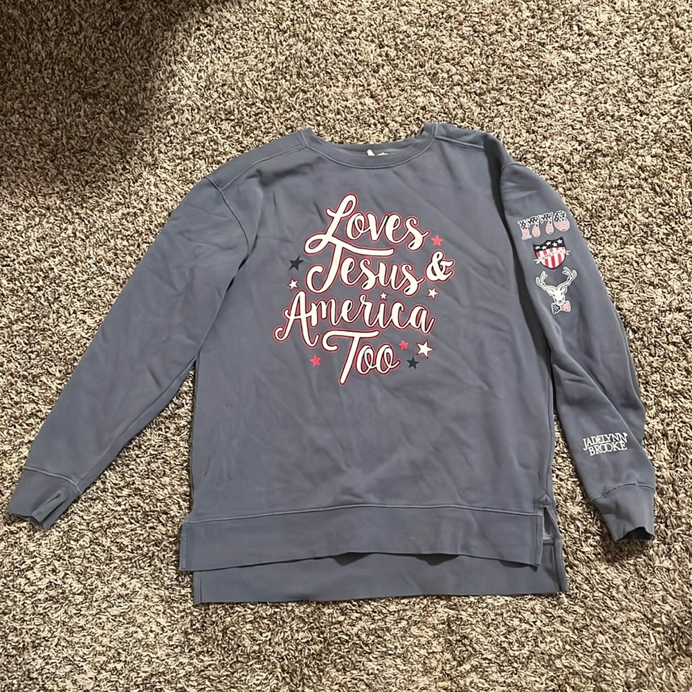 Jadelynn Brooke Greyish Blue Crewneck Women’s Medium